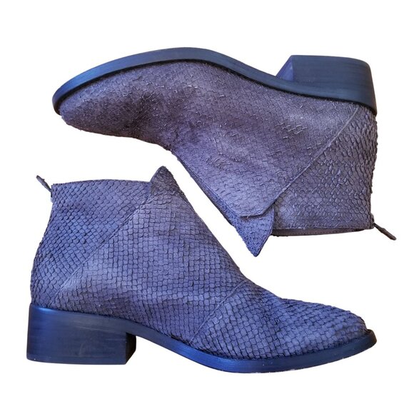 Eileen Fisher 7.5 Gray‎ Leather Ankle Boots TUCK Embossed Snake Skin Print - Picture 8 of 8